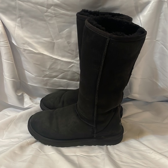Ugg Australia Winter Boots - Picture 3 of 7